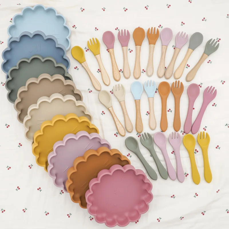 Оптовая продажа безопасная силиконовая детская посуда смешанные цвета в форме