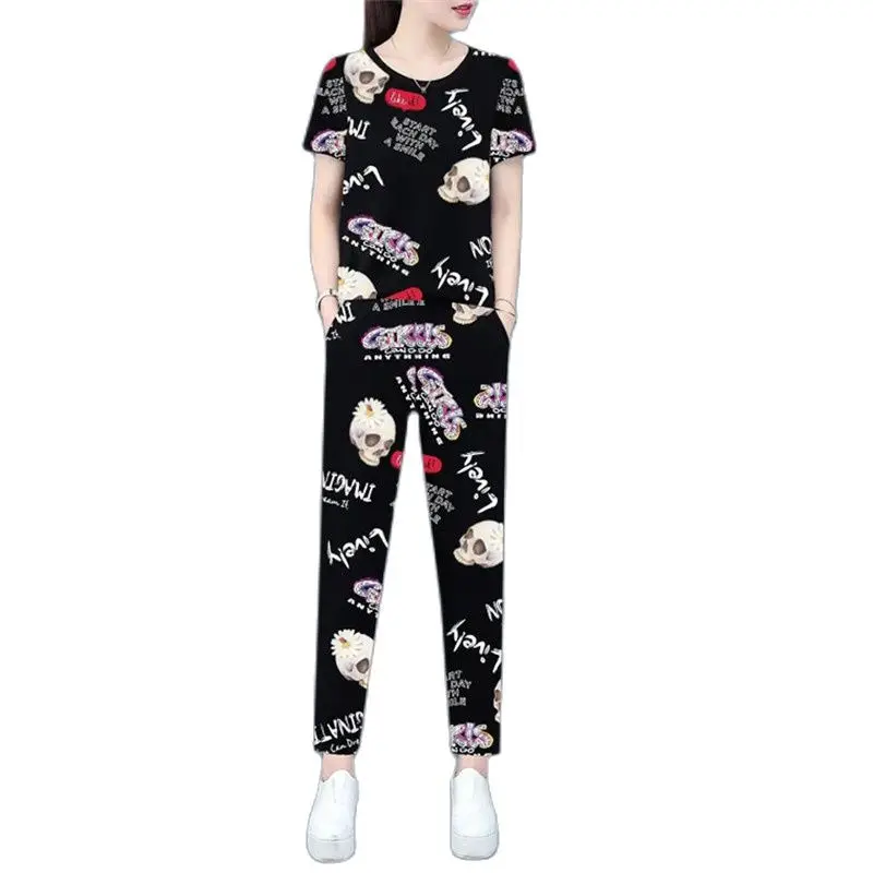 

Комплект Спортивный женский летний из двух предметов, футболка с коротким рукавом и брюки, A317