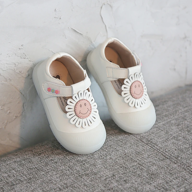 Туфли для маленьких девочек дышащие Нескользящие кожаные туфли с цветами на