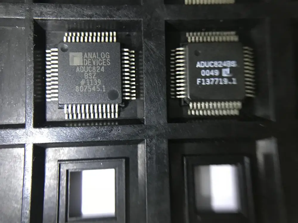 ADUC824BSZ ADUC824BS IC микроконтроллер 8051 ядер 6 канальный 24/16 битный ADC DAC mqfp52 Новый|Игровые