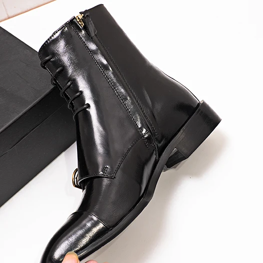 Black Patent Leather Дизайнерская обувь из лакированной кожи в британском байкерском стиле; женские роскошные байкерские ботильоны из овечьей кожи с квадратным носком; цвет металлик; - Цвет: Black Patent Leather