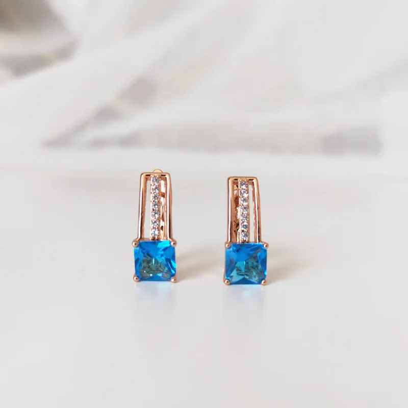 Серьги цвета розового золота 585 пробы с синим цирконом инкрустированные