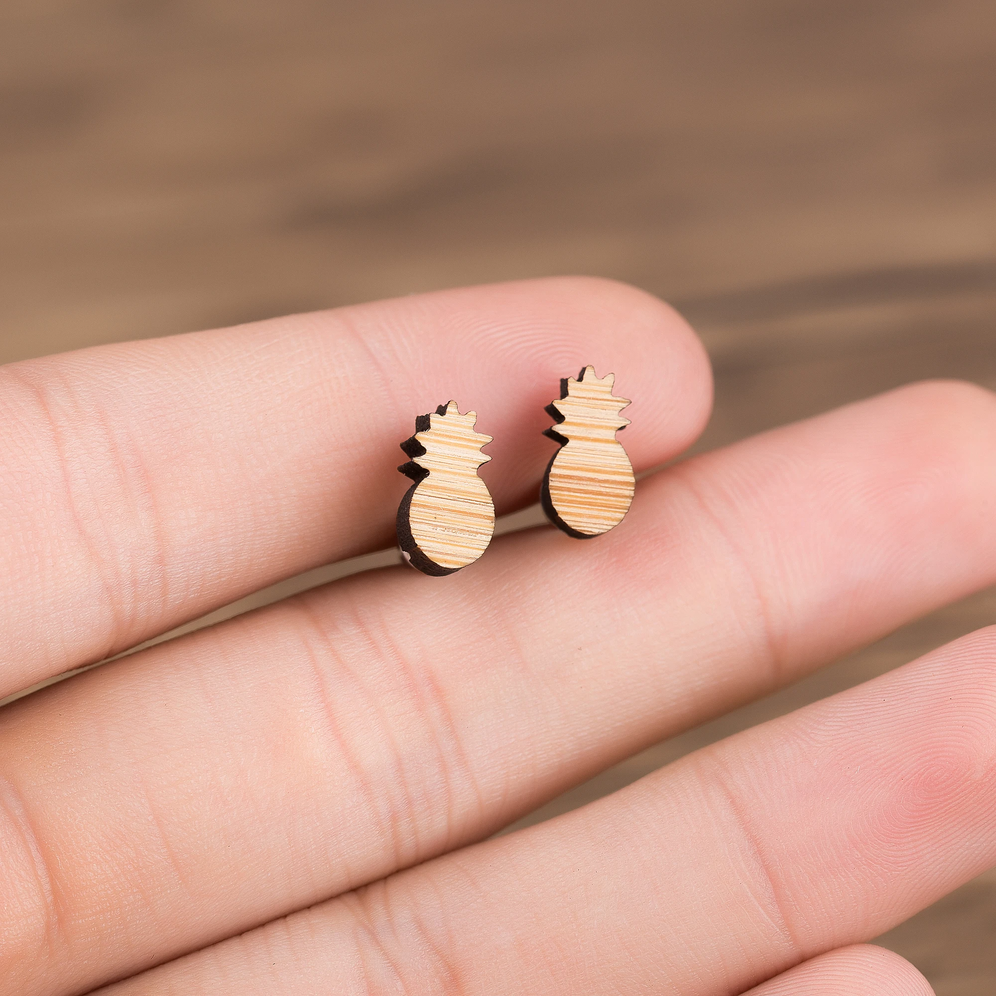 Женские серьги-гвоздики с ананасом FENGLI деревянные минималистичные Изящные