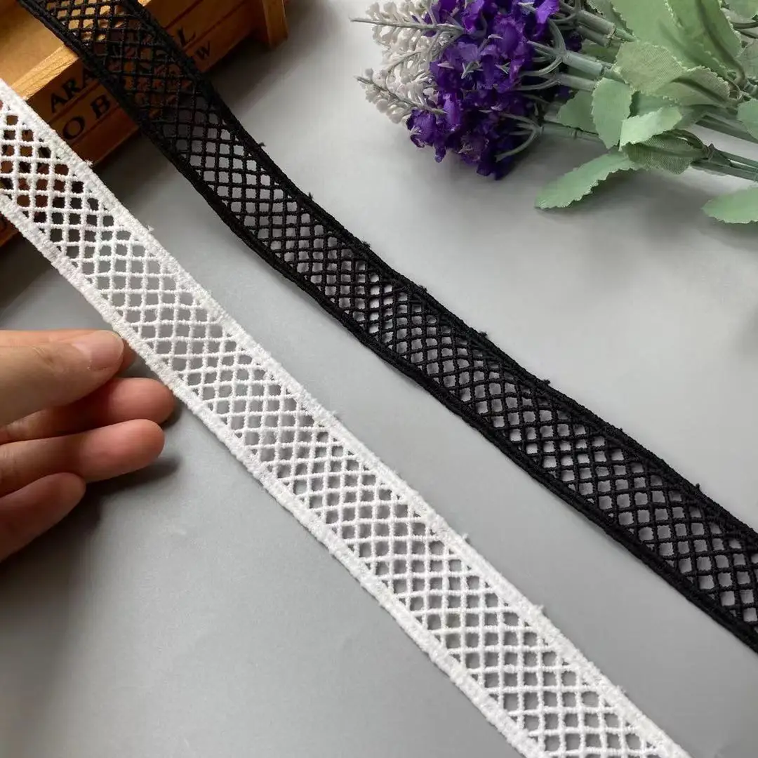 Кружевная аппликация для костюмов белая черная 3 ярда