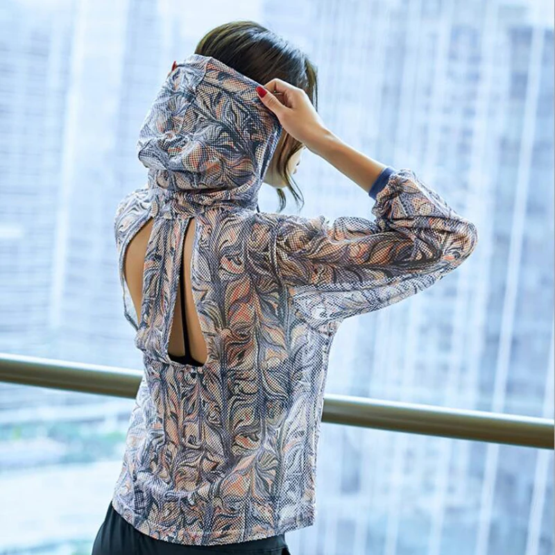 Модная Свободная блузка с капюшоном и завязками для йоги спортивный топ принтом
