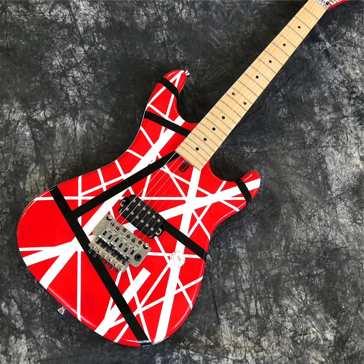 

Red and White Stripe Maple Fingerboard Electric Guitar