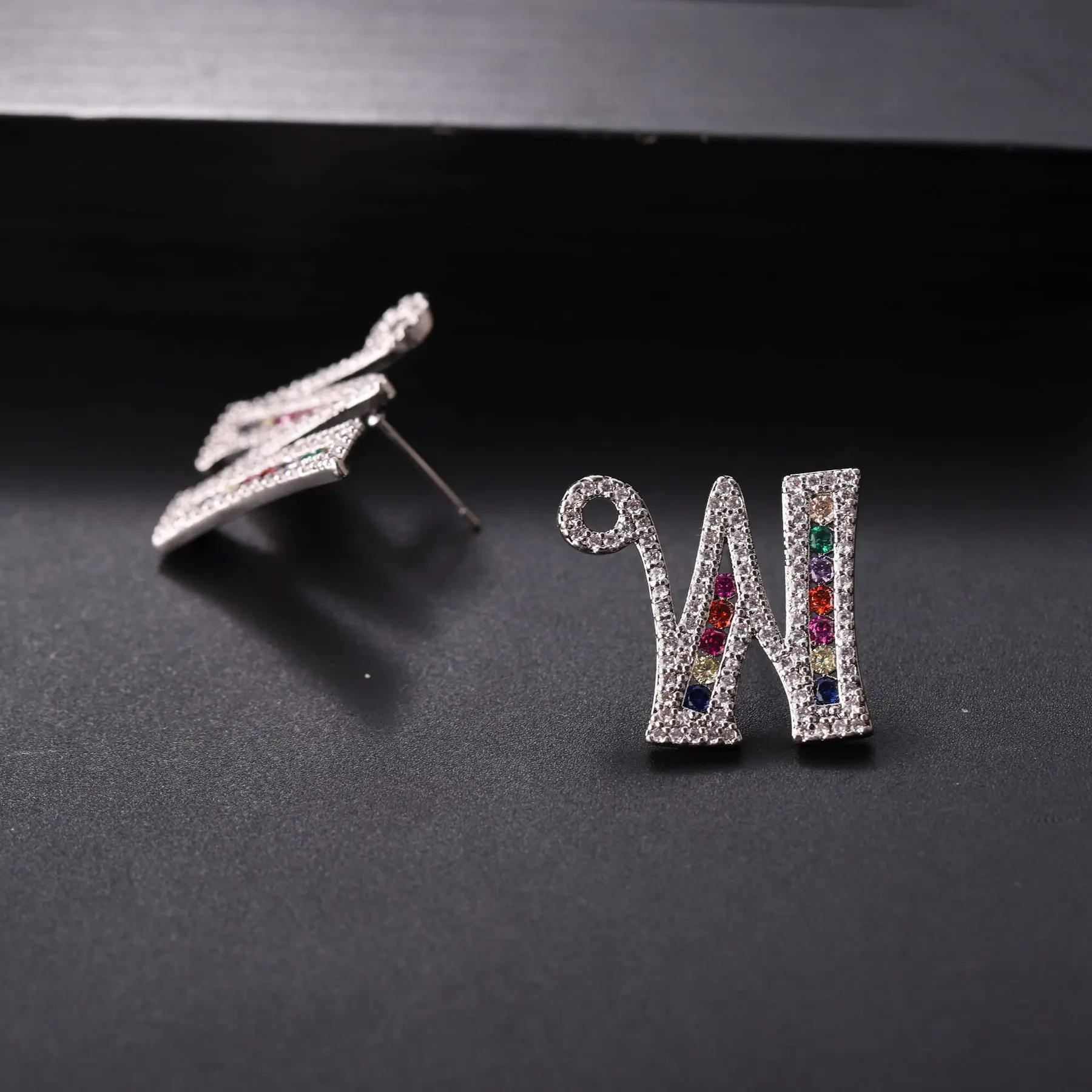 1Pairs 26 Letter A-Z Stud Earrings Alphabet Copper Zircon Letters Diamond Pendant Initial Earring Rhinestone Letter Earrimg Gift