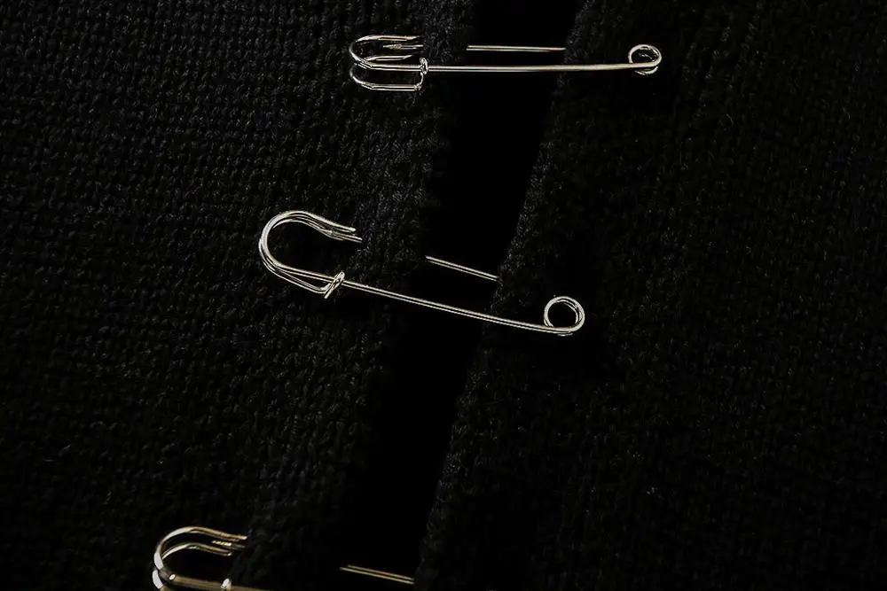 

Woman Black Pin Cropped Sweater Cardigan