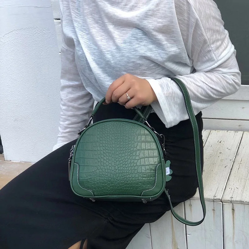 2021 Fashion New Small Messenger Bag Shoulder Leather Women s Bag Simple Portable Leather  Messenger Bag