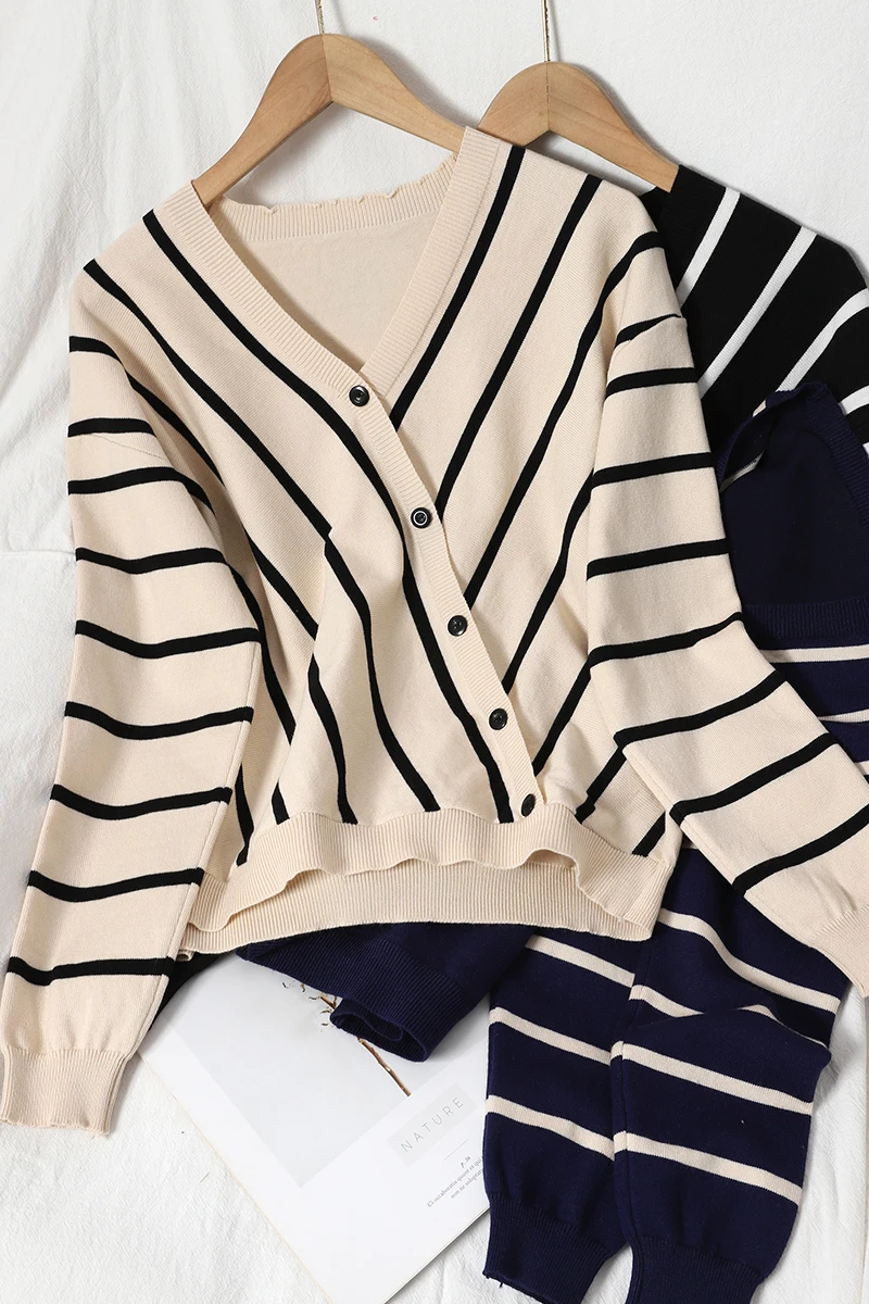 

Autumn And Winter New Style Color Contrast Stripe Casual Knitting Sweater Women's Versatile Show Thin V-neck Top