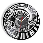 Музыкальный инструмент, граммофон, запись, настенные часы, черно-белые клавиши, спиральная лестница, ретро-часы, виниловая музыкальная запись, произведение искусства