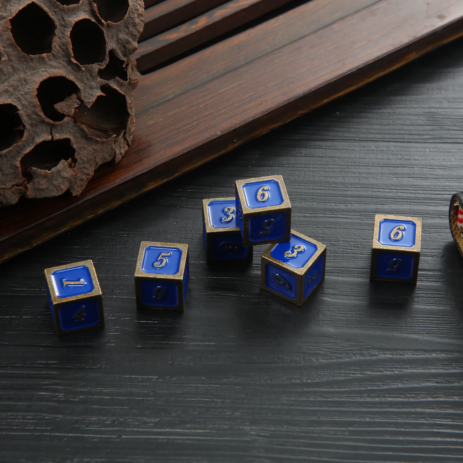 6PCS/Lot D6 Dice Six Sided Copper Color Retro Metal Polyhedral for Funny Party Club Pub Board RPG Playing Game Accessory | Спорт и