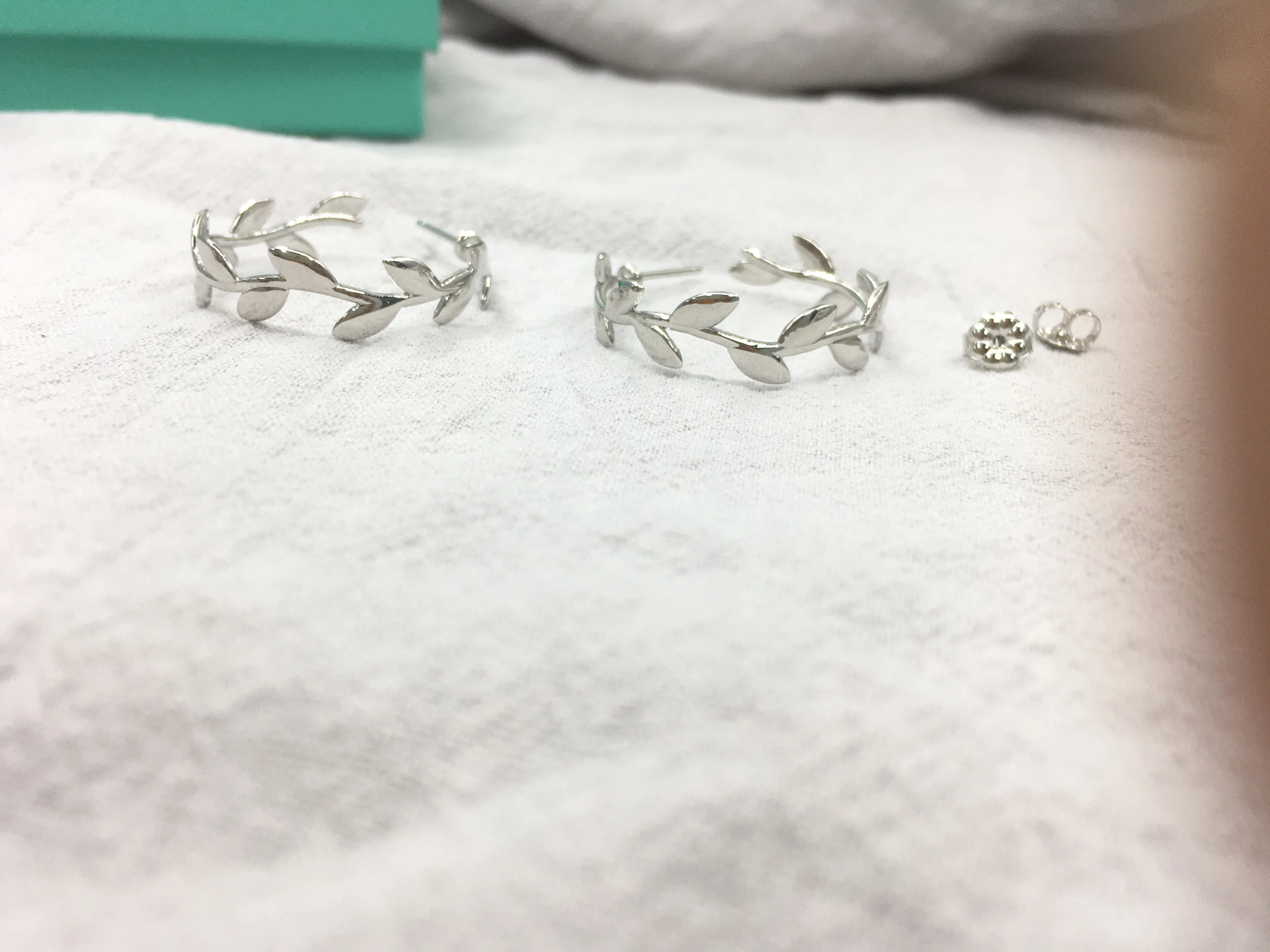 

1:1 Men's and Women's Fashion Brand Popular Tri-color Vine Earrings Gift