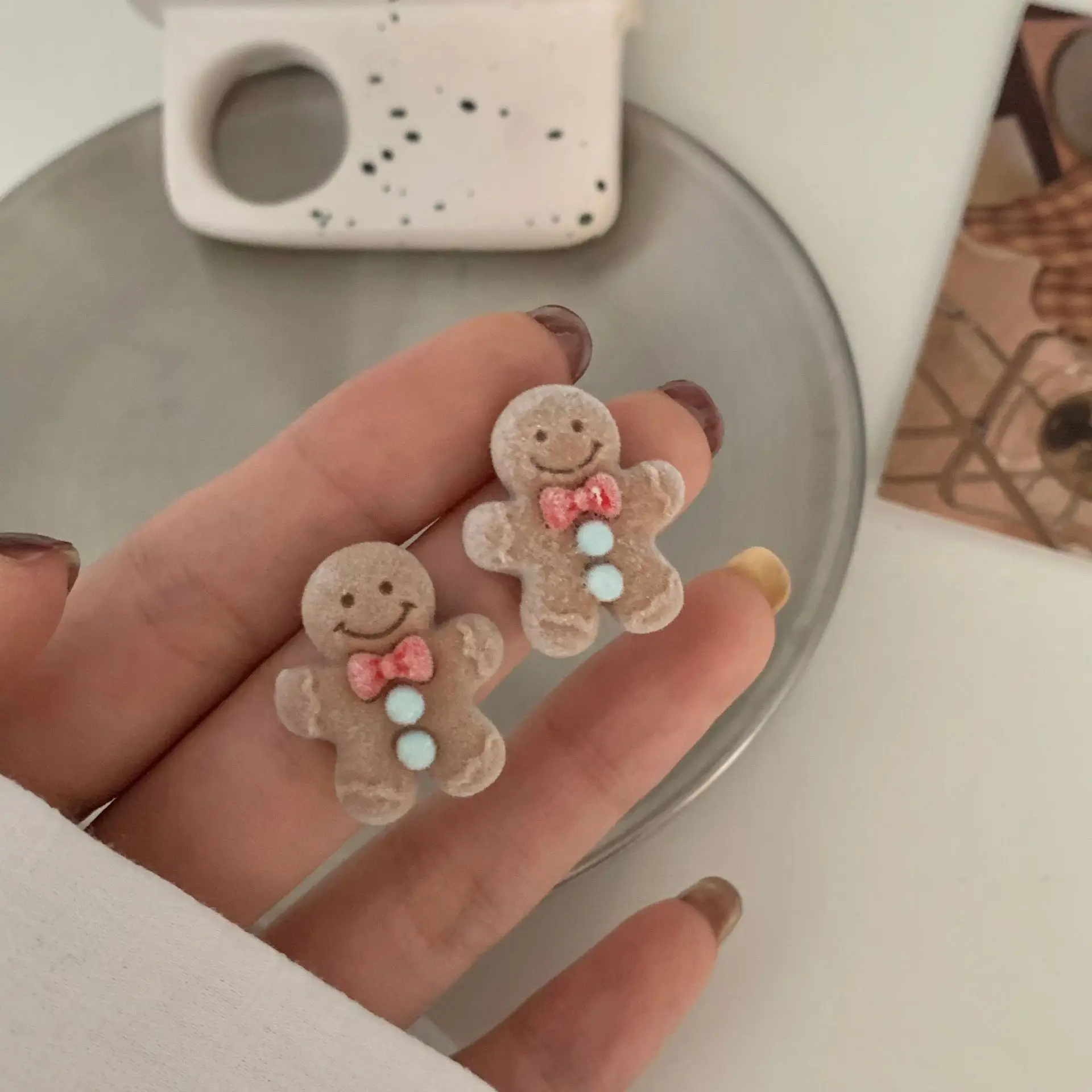 

2022 Sweet Flocking Gingerbread Man Cartoon Stud Earrings for Women Girl Cute Christmas Earring Party Gift Jewelry