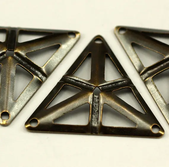 

20 античных латунных талисманов trigonum с 4 отверстиями (22x25 мм), ручка 3002