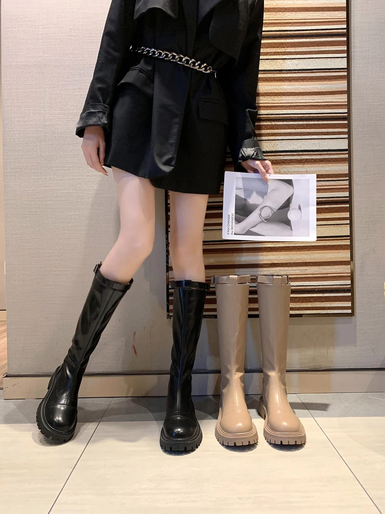 

Спортивная обувь