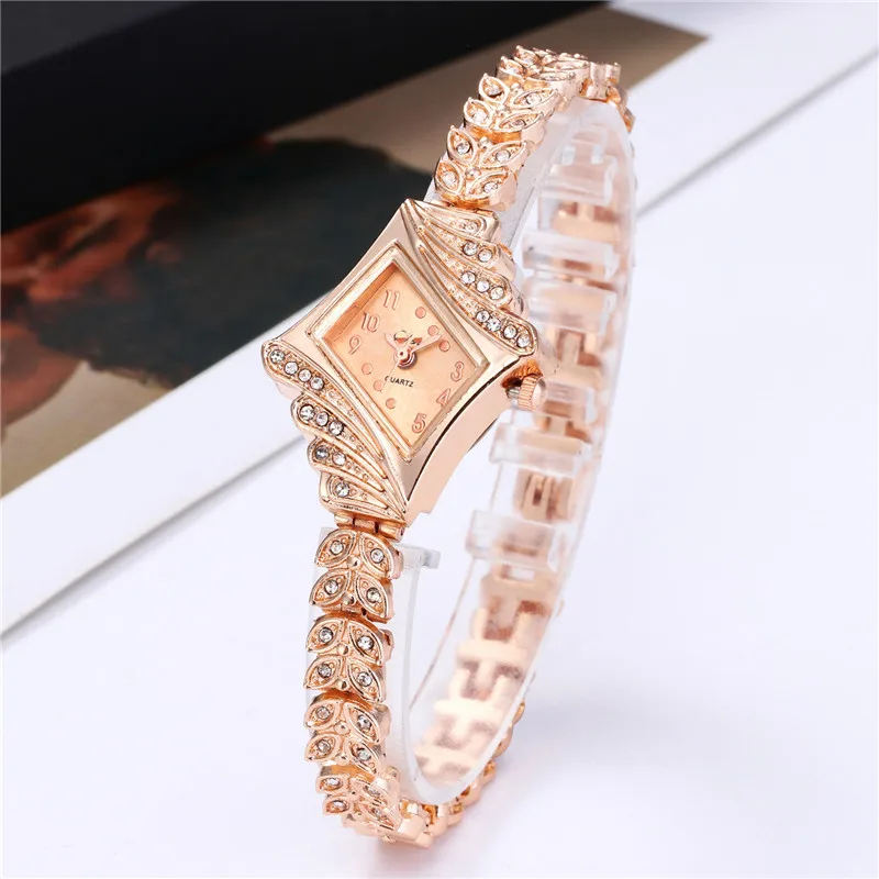 Light gold Новые модные женские часы с кристаллами, кварцевые наручные часы с ромбовидным золотым браслетом, женские часы - Цвет: Light gold