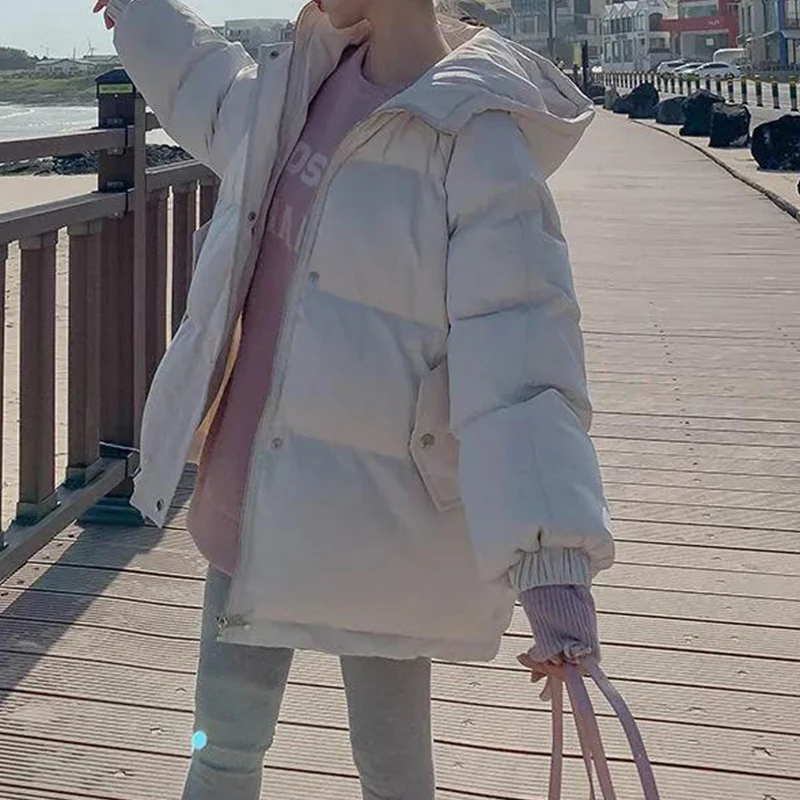 

Женская зимняя однотонная стеганая куртка на молнии с капюшоном