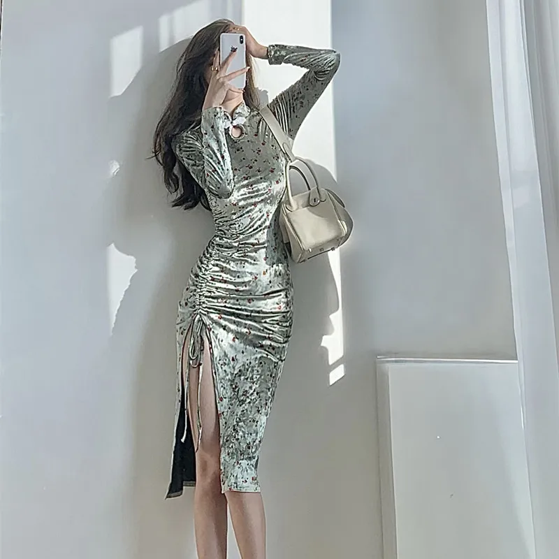 

Real shot 2022 autumn new fashion design retro temperament long-sleeved velvet floral cheongsam mid-length dress