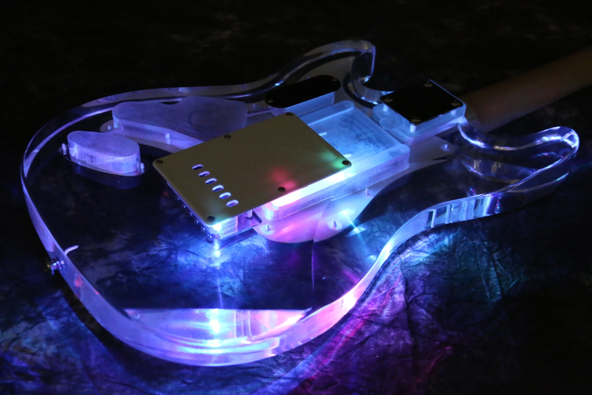 Акриловая красочная гитара со светодиодами ra звукосниматели sss клен шеи