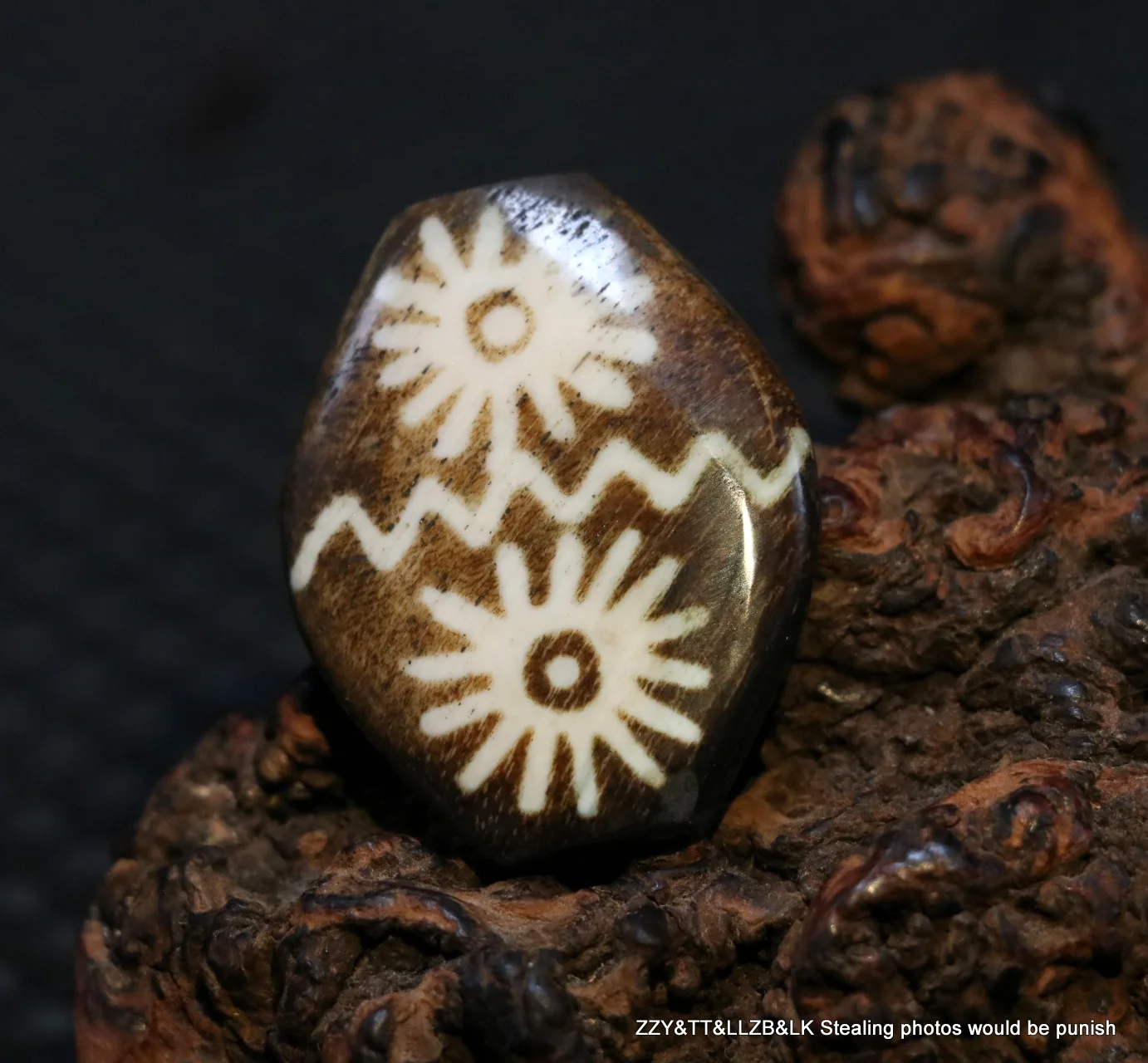 

Волшебная мощность Тибетский старый пемтек старое ископаемое дерево солнце вода волна символ плоские бусины дзи подвесной талисман + LKbrother ...