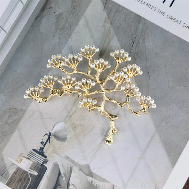 

Pearl Pine Brooch European and American Fashion Jewelry Snowy Retro Popular Women