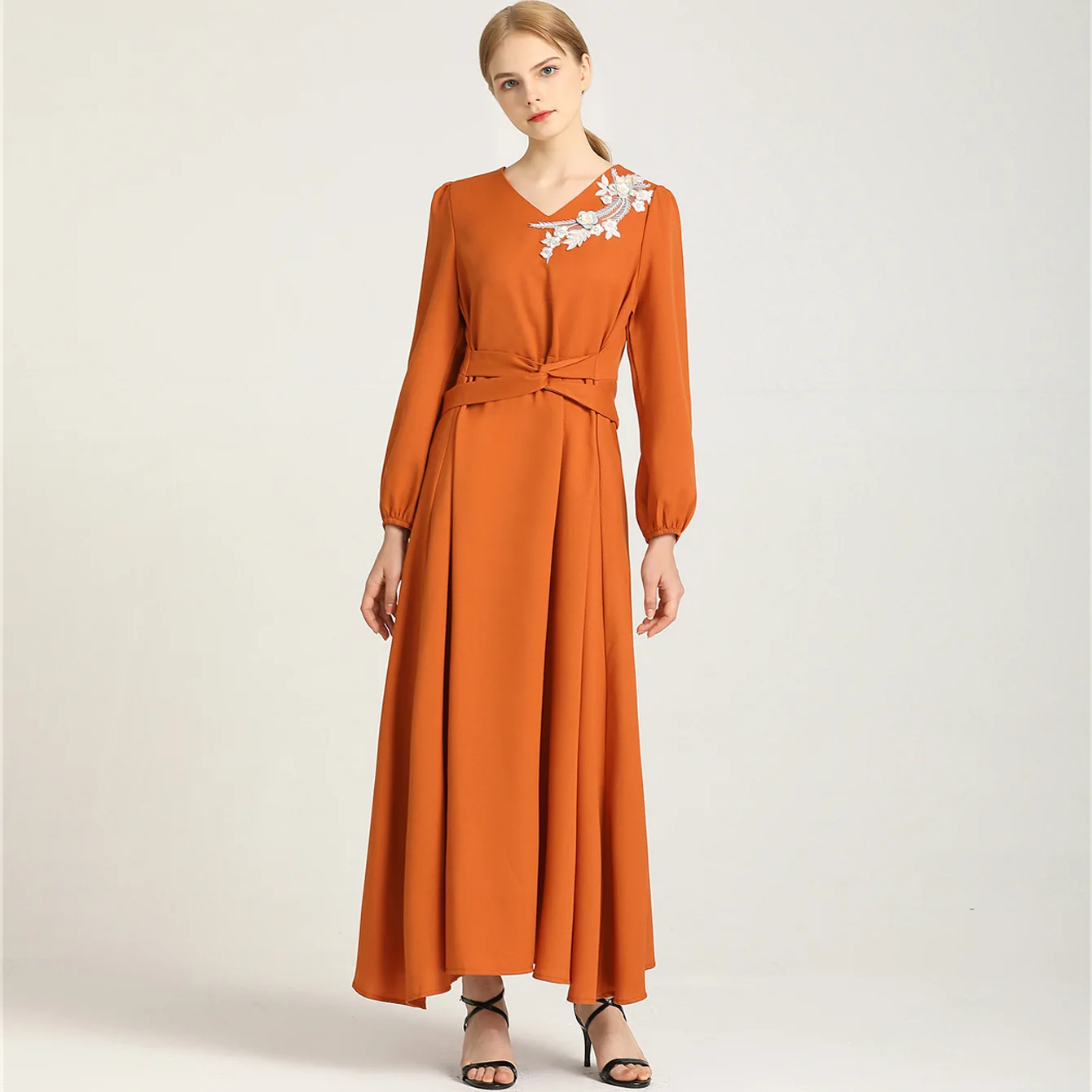

2021 New Women's Dress Women Three-dimensional Applique V Collar Waist Tie Dress Middle East Skirt Temperament Abaya Turkey