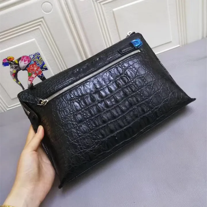 Сумка-конверт мужская из натуральной крокодиловой кожи с ремешком на руку |