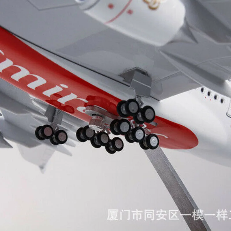 Модель самолета 1/160 Emirates A380 имитация пассажирского со светодиодной подсветкой |