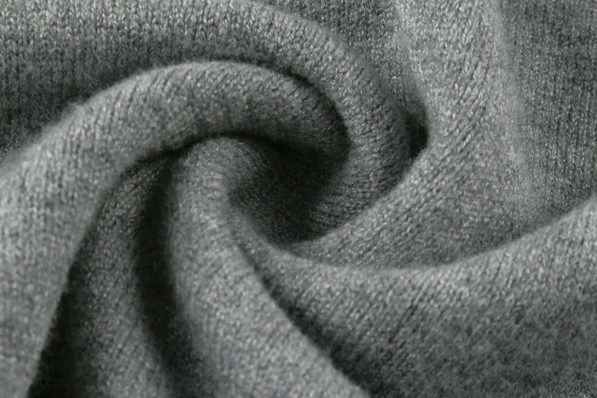 

Autumn and winter women's new round neck hit color long-sleeved leopard stitching fashion sweater