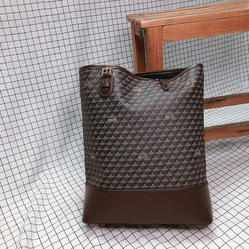 2021 New Shoulder Bag Women's Large Capacity Bucket Bags Summer 13 Inch Briefcase Niche Commuter Totes Female Fashionable Purses