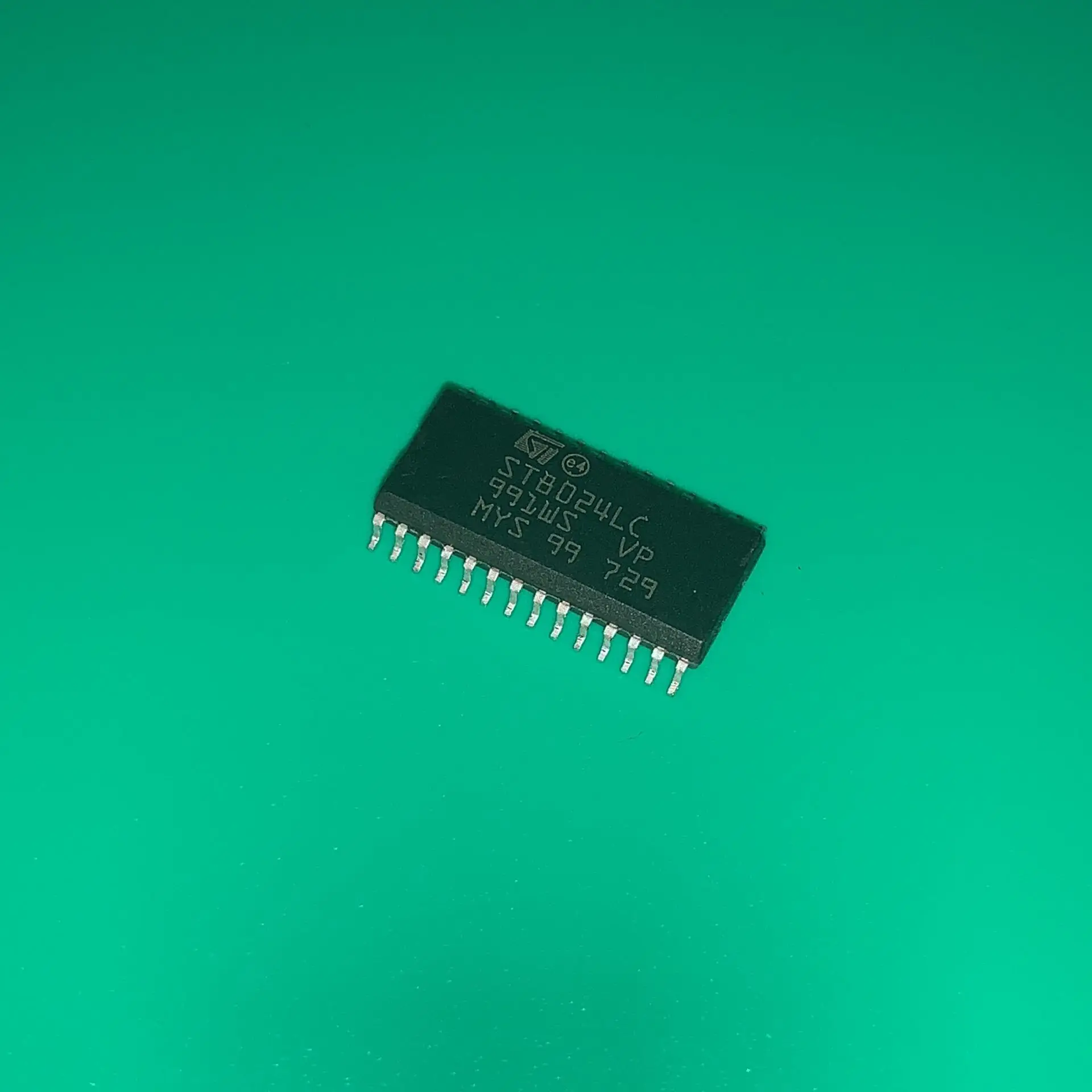 

30 шт./лот ST8024LCDR SOP28 ST8024LC DR IC интерфейс специализированных 28SO ST8024 LCDR смарт-карт, интерфейс ST 8024 LCDR 8024