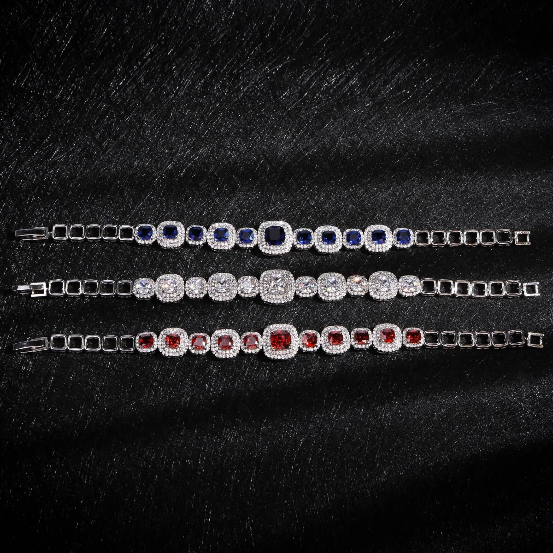 

Fashion Cute Square Zircon Bracelet Copper Inlaid Gem Hot Selling Lady Geometry Bangle Jewelry Factory Direct Sales Z45