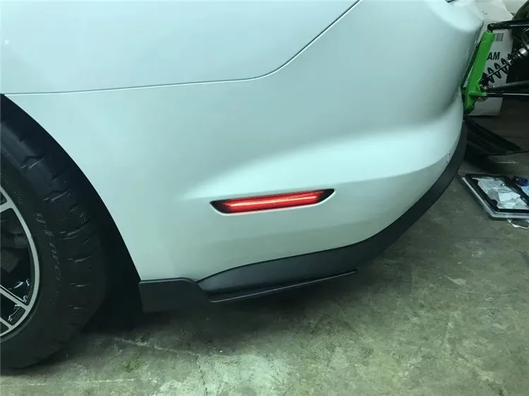 Для Ford Mustang боковая надрезаемая подкладка, abs боковая юбка обернута вокруг небольшого угла