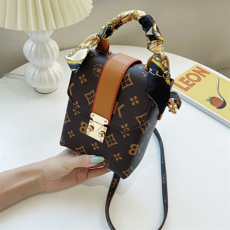 

Дизайнерская брендовая сумка на плечо для женщин, новинка 2021, маленькие квадратные сумки через плечо из искусственной кожи, женские высокок...