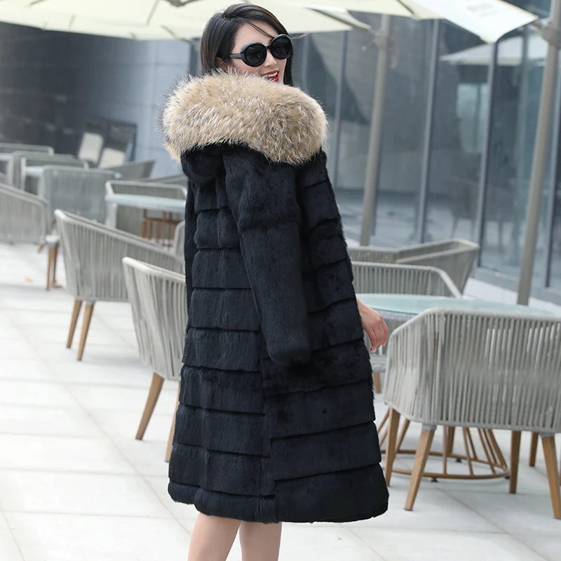 Женская парка на утином пуху зимняя длинная теплая с капюшоном модель LX2380