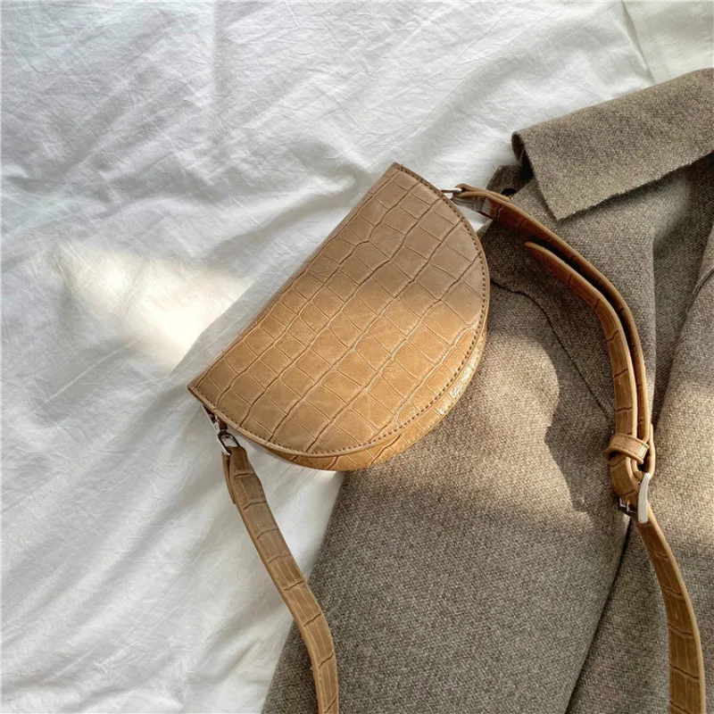 Женская сумка с узором крокодиловая кожа полукруглая мини через плечо 2019|Сумки