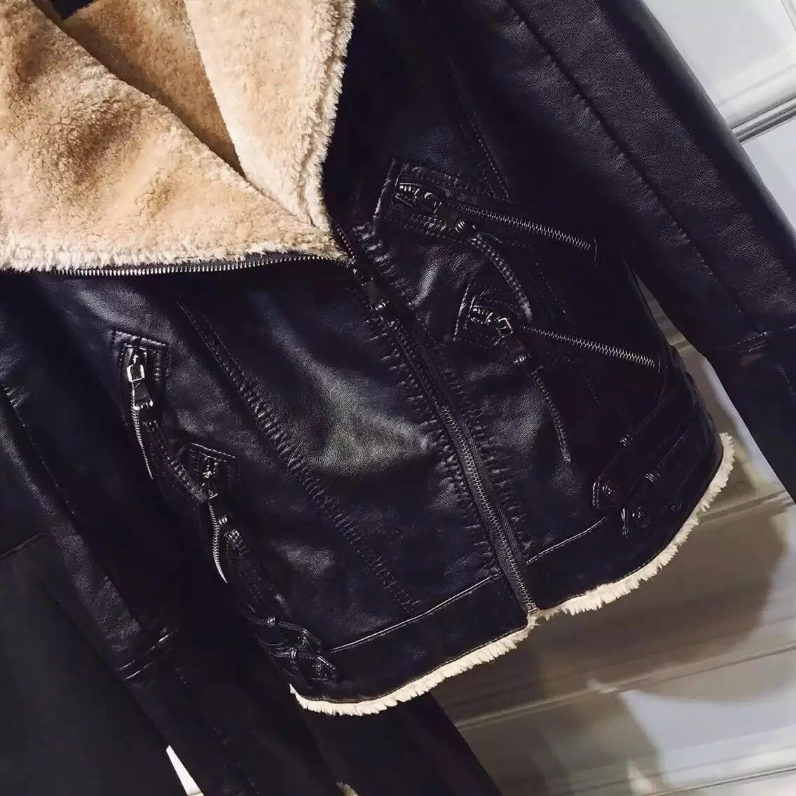 Женская черная короткая мотоциклетная куртка из искусственной кожи