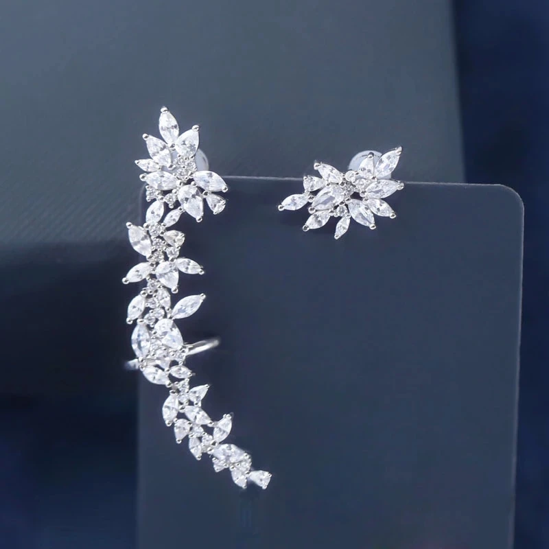 

Серьги-гвоздики Асимметричные из серебра 925 пробы с фианитами