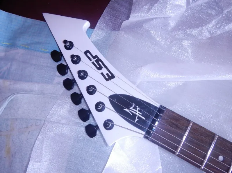 Высокое качество Custom Shop розовое дерево гриф хорошие звукосниматели SNAKEBYTE Джеймс гетфилд белая электрогитара