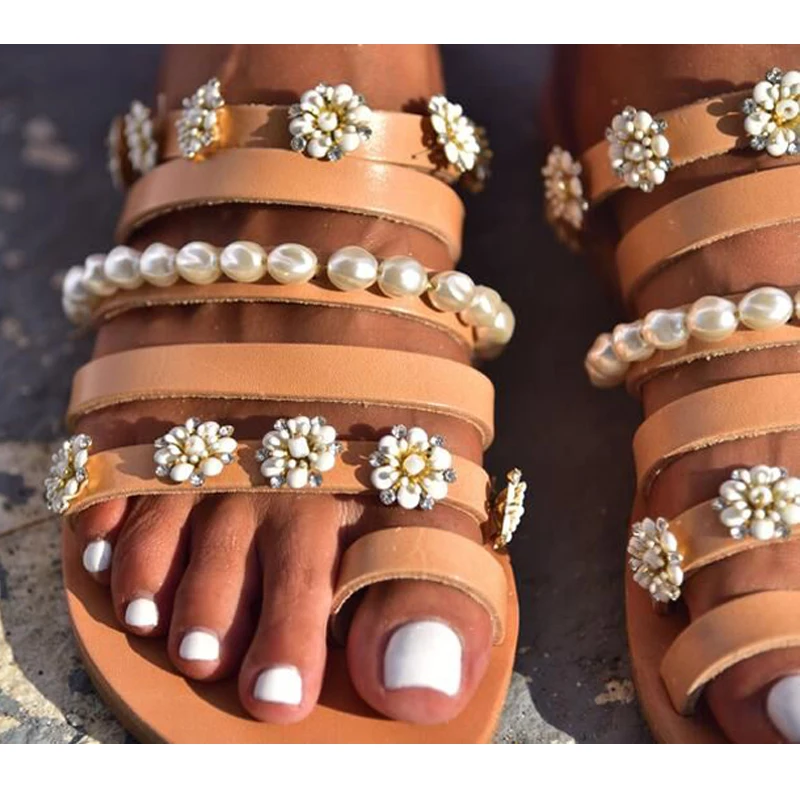 

2020 New Women Sandals Summer Fashion Flat Bottom Outdoor Beach Shoes Simulation Flower&Pearl Decoration Woman Slipper Plus Size