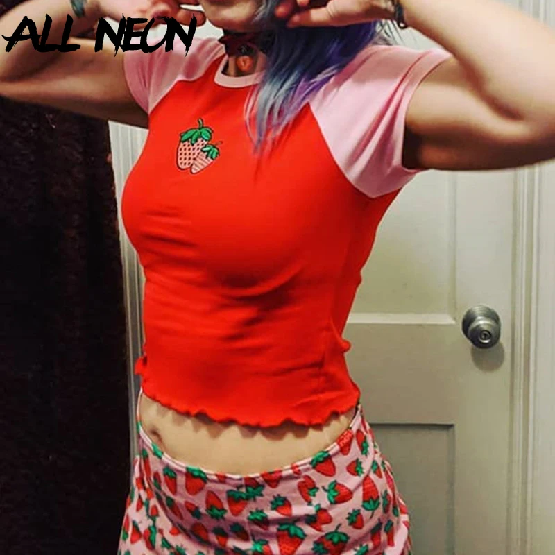 ALLNeon Милая Клубничная вышивка Короткие топы с вырезом спереди E girl круглым и