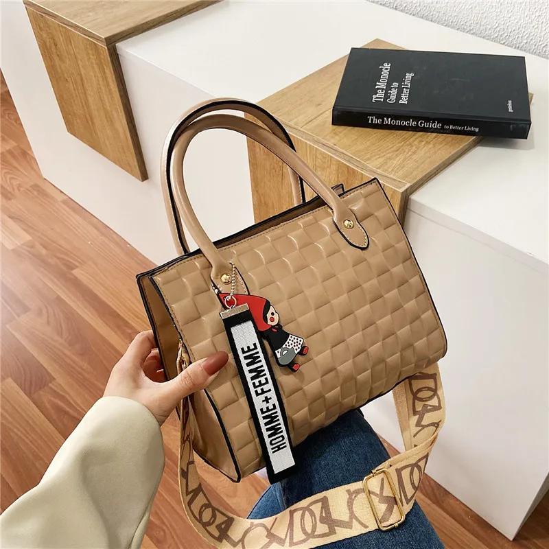 

2022 contracted texture single shoulder bag brim tide restoring ancient ways han edition embroider line inclined shoulder bag