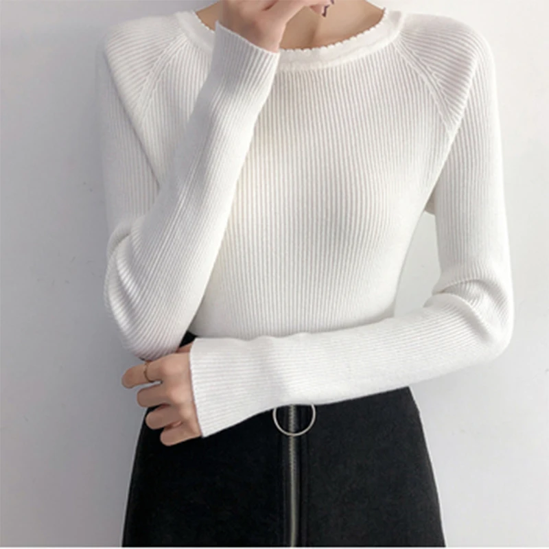 

New for autumn / winter 2020, it can be worn with a slim fitting Ruffle crew neck knitted sweater and a long sleeve tight top