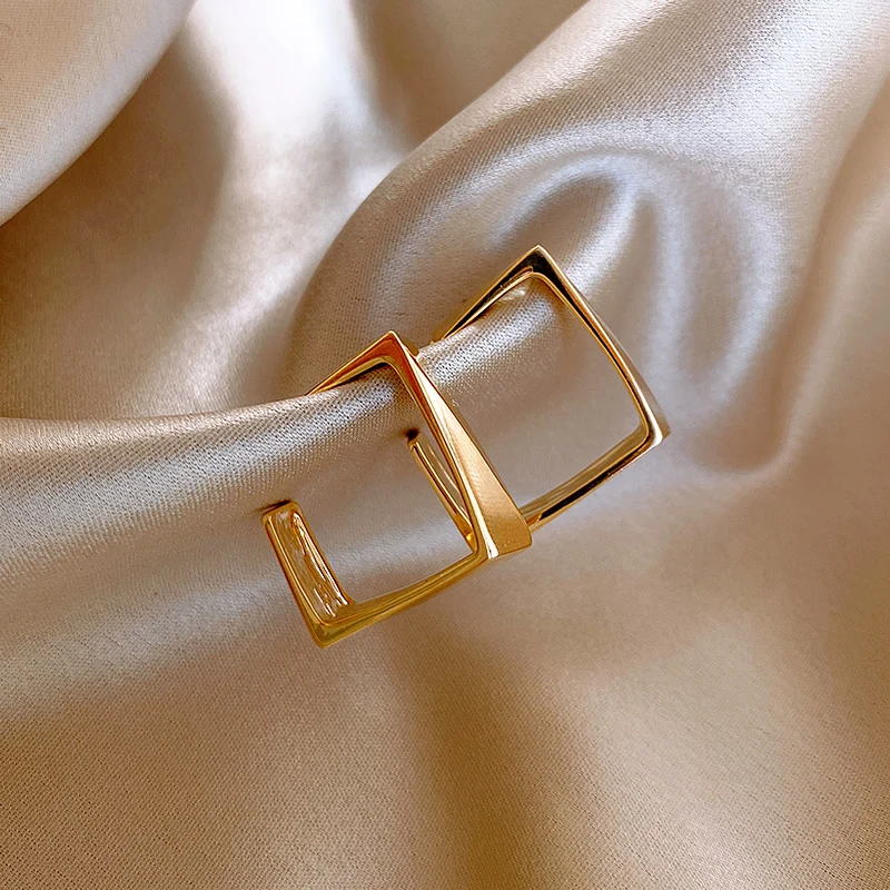 

Серьги-гвоздики женские из серебра 925 пробы