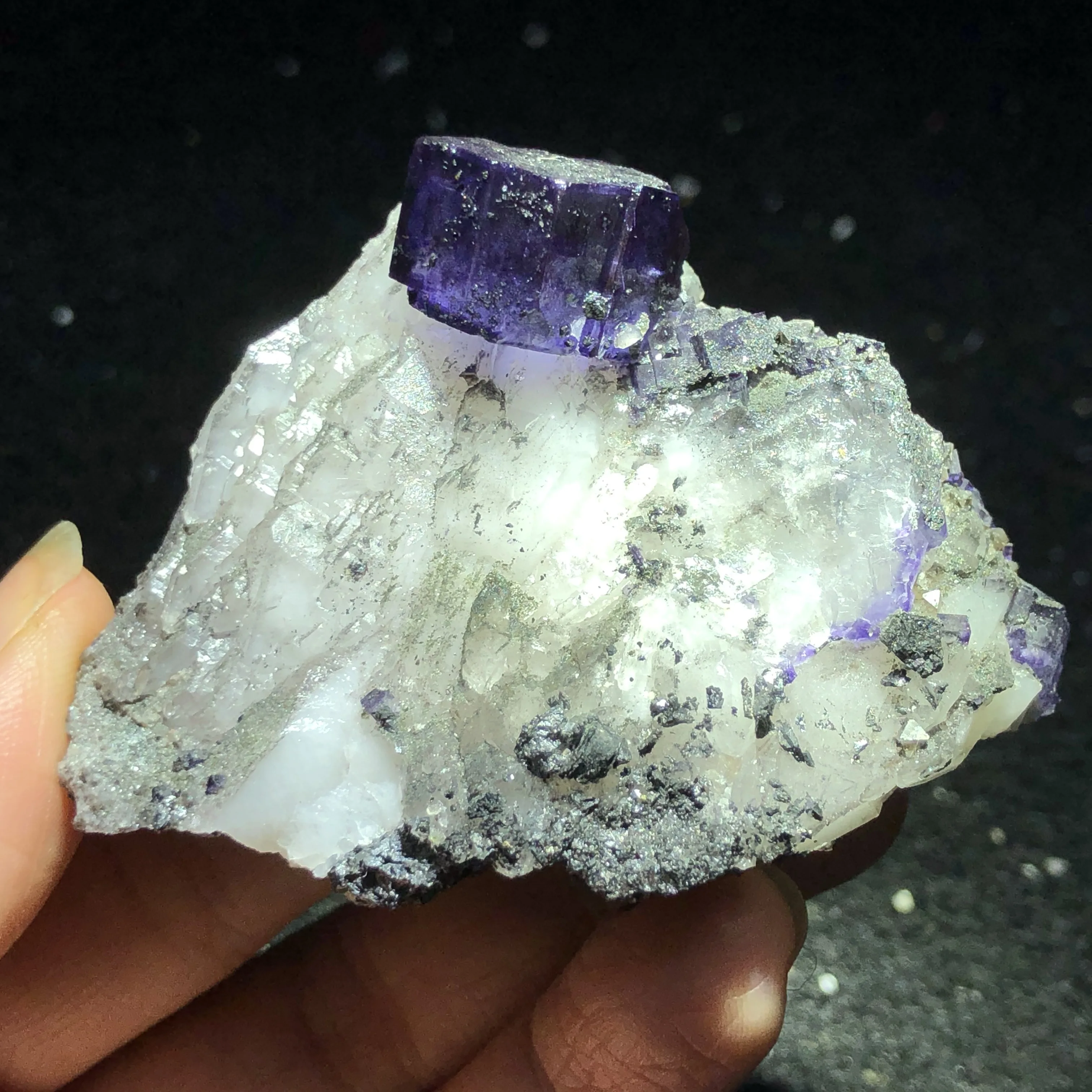 94 8 gNatural фиолетовый флюорит и с украшением в виде кристаллов Вольфрамит латунь