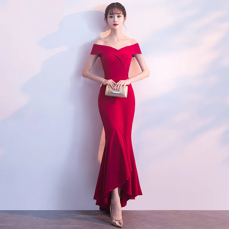 Темно-синие женские вечерние платья с вырезом лодочкой и открытой спиной