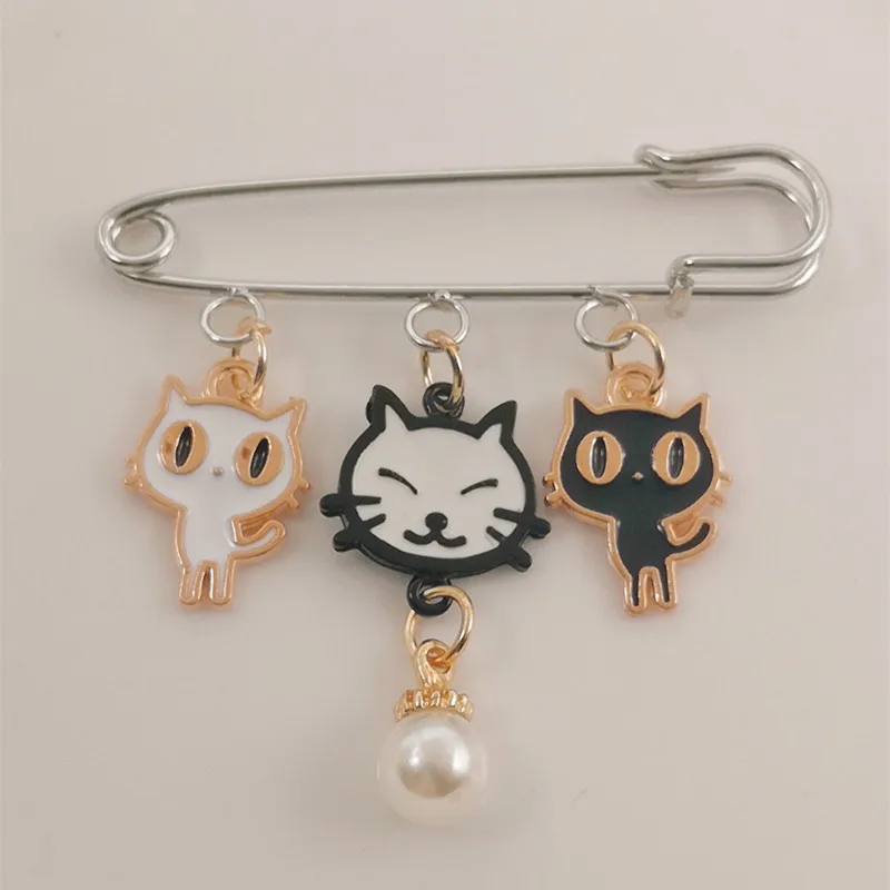 Эмалированная брошь котенок в виде кошачьей лапы с эмалированным штифтом I love my Cat