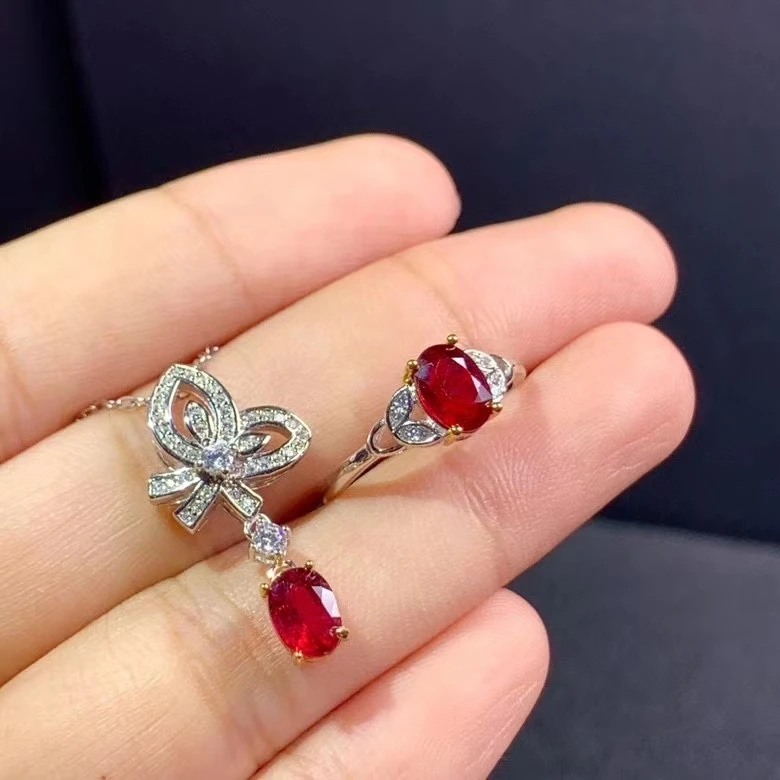 Очаровательное кольцо с рубином состоящий из сережек и ожерелья набор украшений