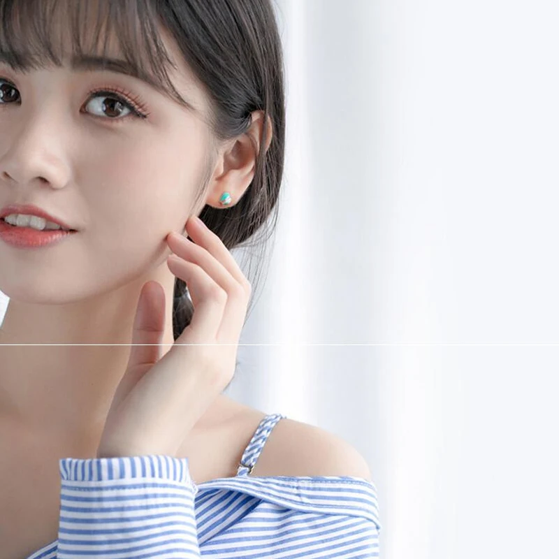 Серьги гвоздики Асимметричные из серебра 100% пробы с изображением